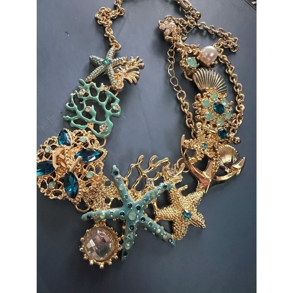 💙 NEW  Stunning Seashell statement necklace 💙